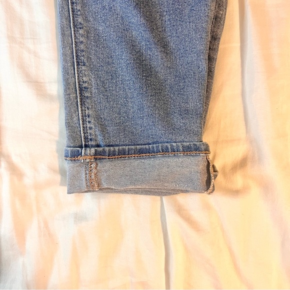 AMERICAN EAGLE STRETCH MOM FIT JEANS - Picture 3 of 4
